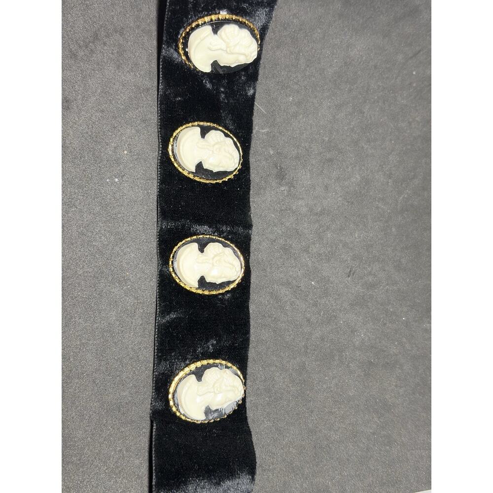 Vintage Costume Black Modeled Cameo Velvet Choker Necklace 14” - Picture 3 of 5
